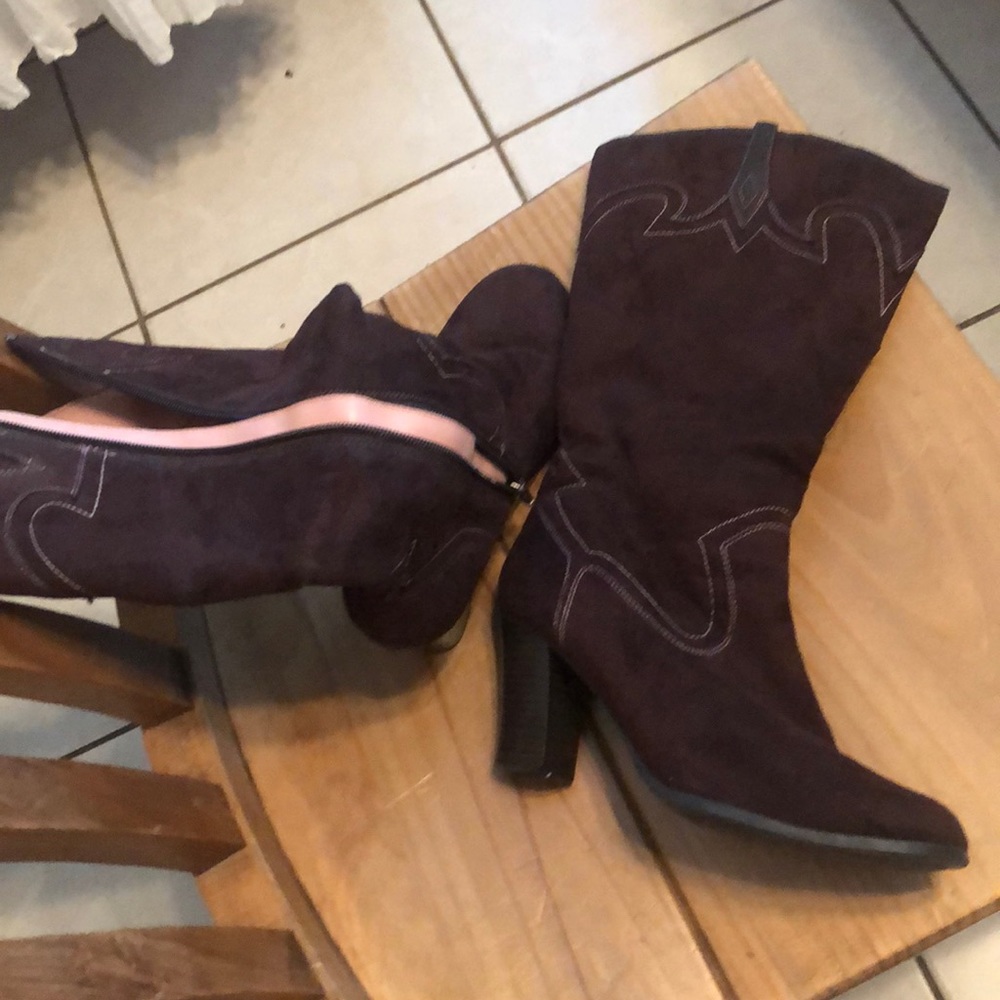 Brown suede boots with pink thread trim!